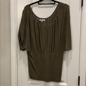 Jennifer Lopez Green Bay wing sleeve sweater tunic
